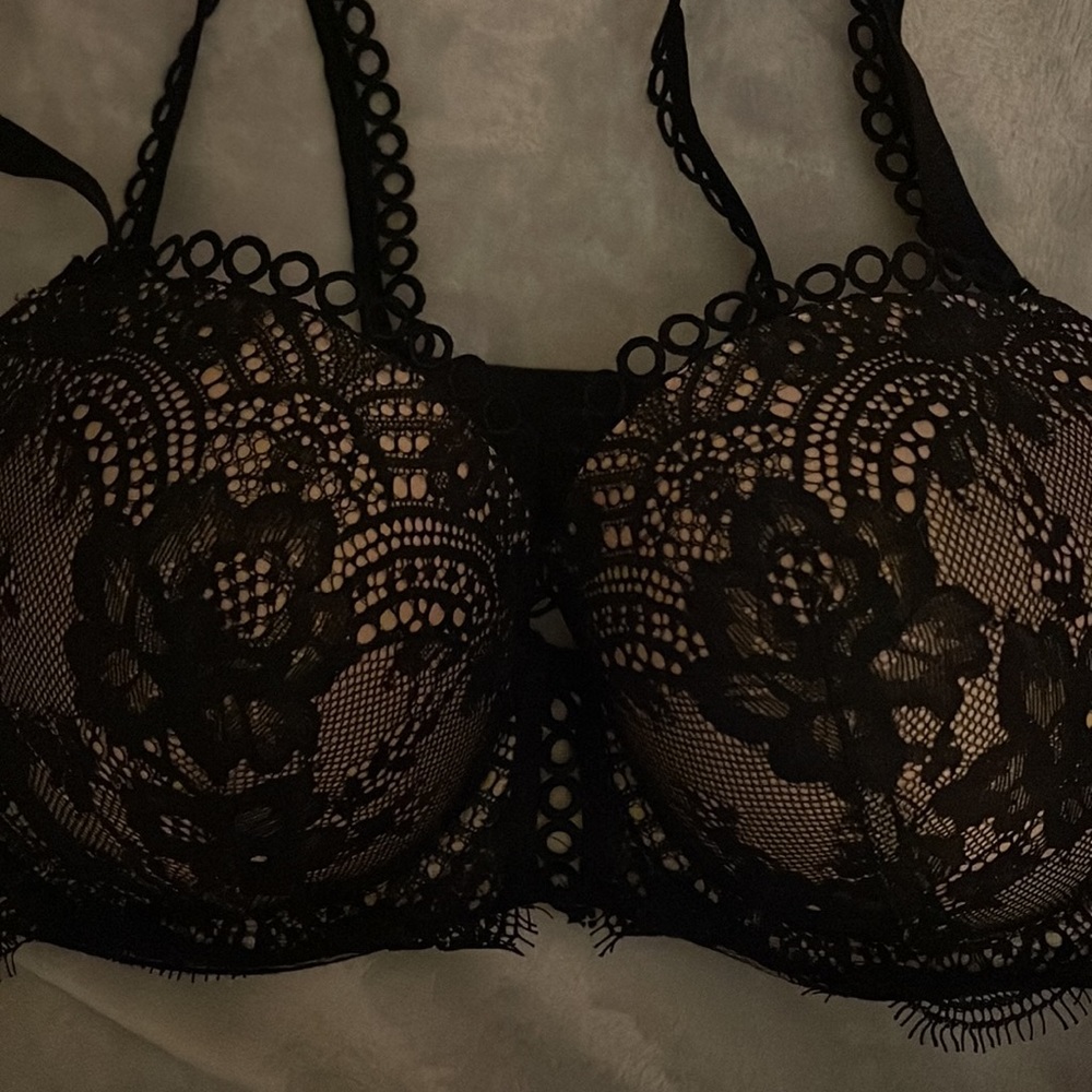 Victoria’s Secret Dream Angels Black lace bra 36D. Excellent condition